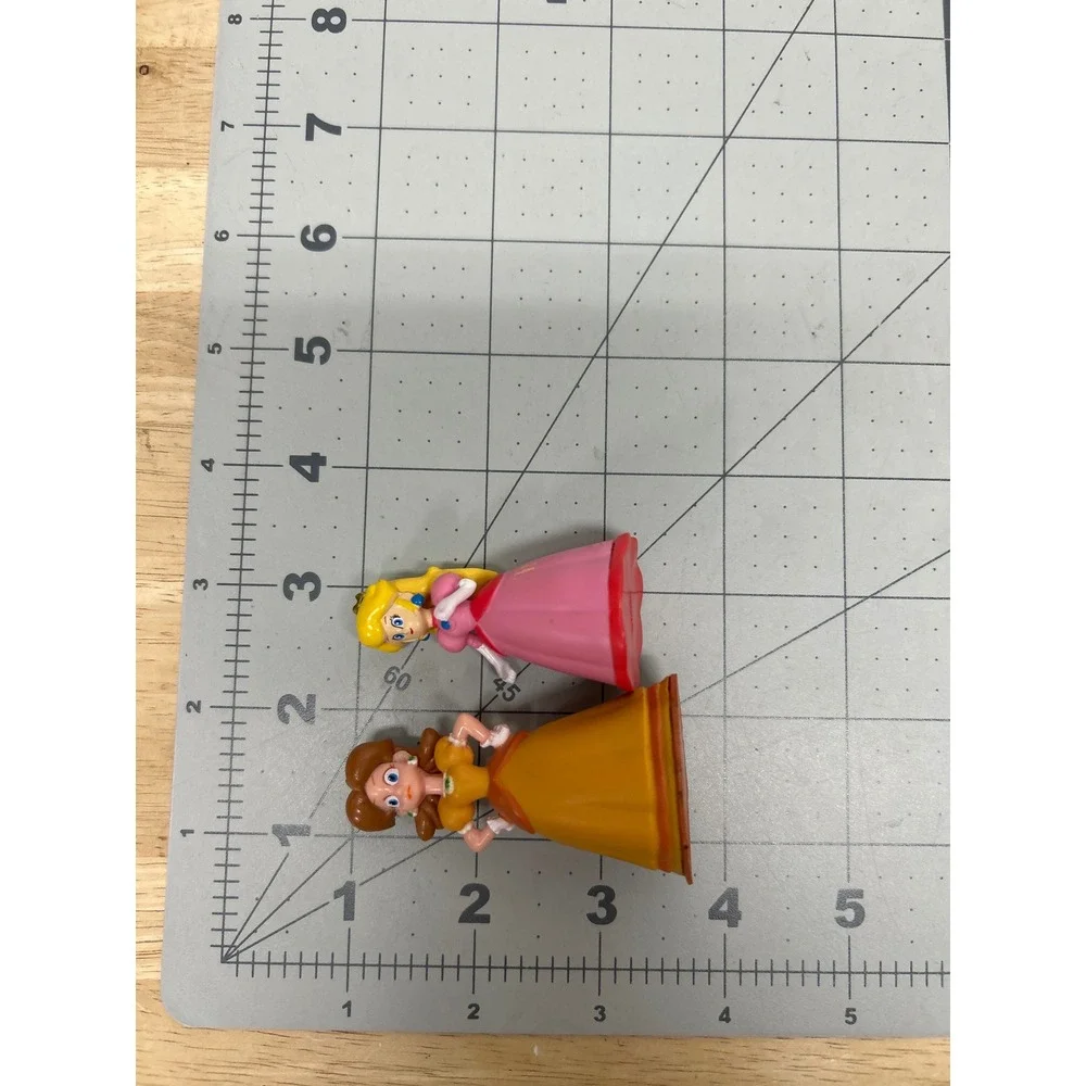 Nintendo Princess Peach Daisy 2007 Mini Figures 2.5